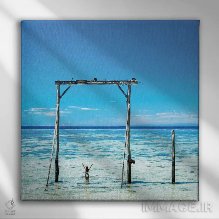 تابلو دکوراتیو دختر هیجان زده در سفر به دیواره بزرگ مرجانی اثر جیمز وودیکا - نمای روبهرو روی دیوار