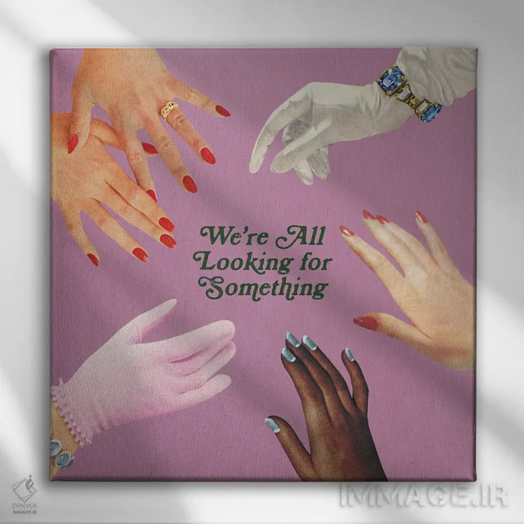 تابلو دکوراتیو همه ما دنبال چیزی هستیم اثر جولیا والک - نمای روبهرو روی دیوار