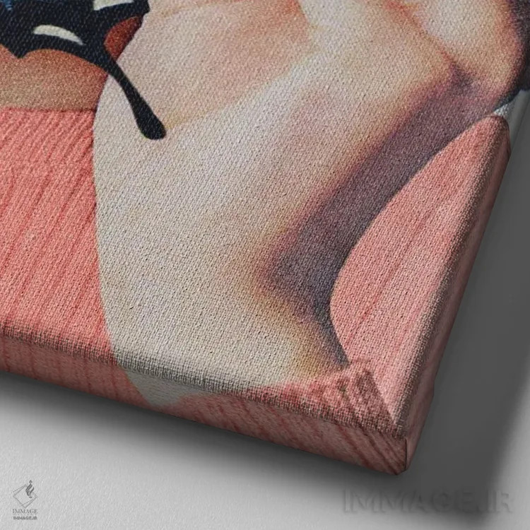 تابلو دکوراتیو پروانه مورفو اثر جولیا والک - نمای نزدیک بافت بوم