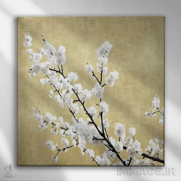 تابلو دکوراتیو شکوفه ها بر زمینه طلایی I اثر کیت بنت - نمای روبهرو روی دیوار