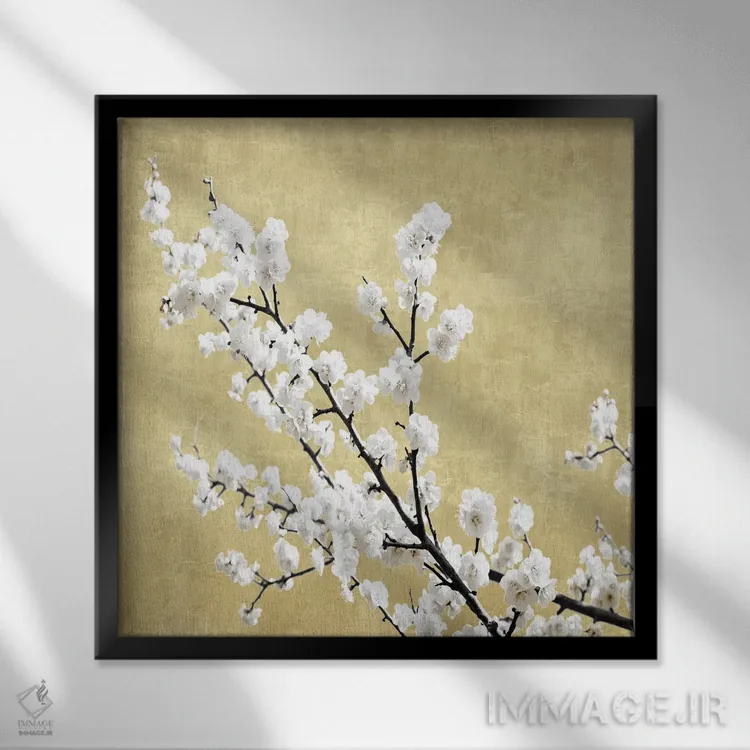 تابلو دکوراتیو شکوفه ها بر زمینه طلایی I اثر کیت بنت - نمای قابدار مشکی