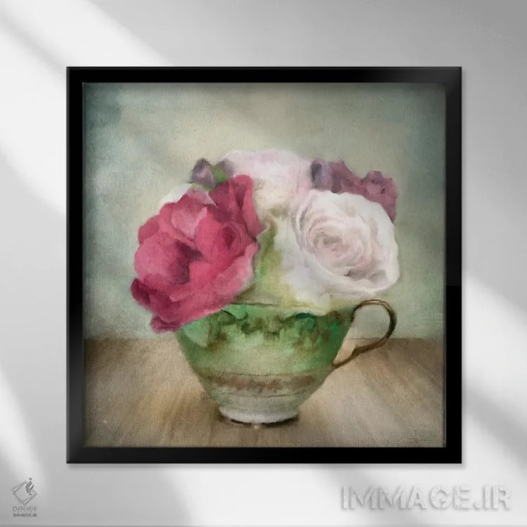 تابلو مدرن گل رز در فنجان چای چینی سبز اثر کاترینا جونز - نمای قابدار مشکی