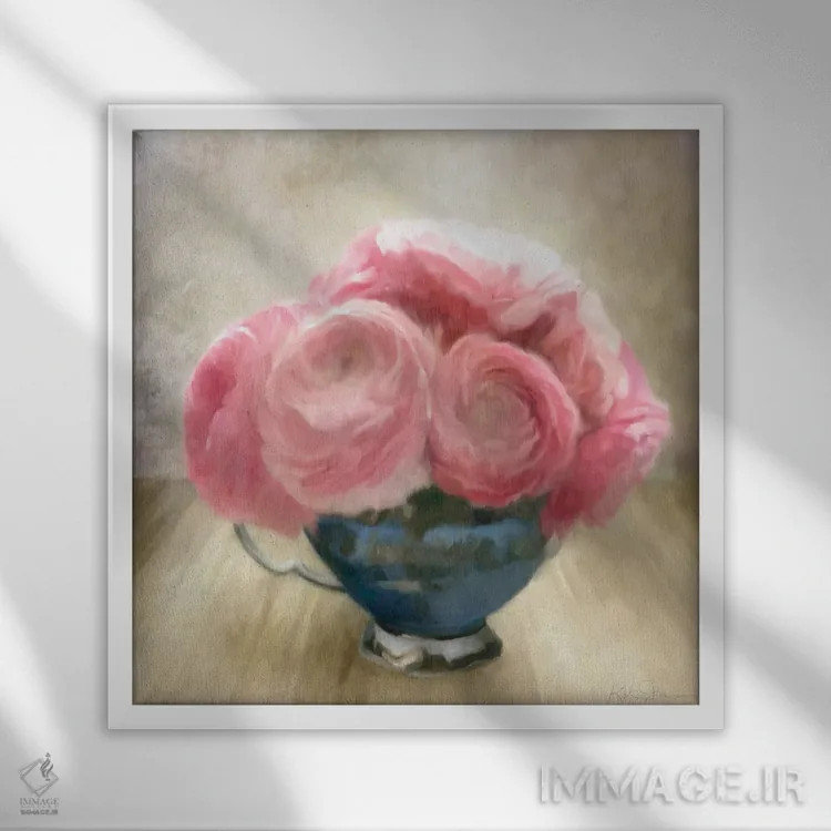 تابلو مدرن گل های رز جشن یوبیلی در فنجان چینی آبی اثر کاترینا جونز - نمای قابدار سفید
