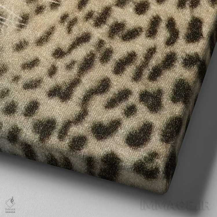 تابلو دکوراتیو خدا پناه ماست پلنگ نسخه دوم اثر کیمبرلی آلن - نمای نزدیک بافت بوم