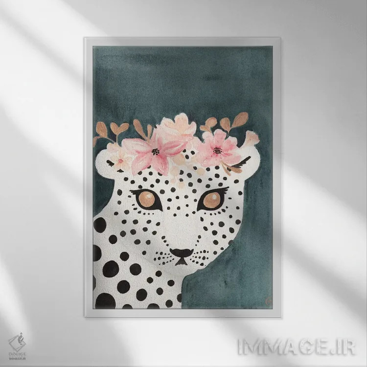 تابلو دکوراتیو پلنگ با تاج گل اثر کریتینگ تارین - نمای قابدار سفید