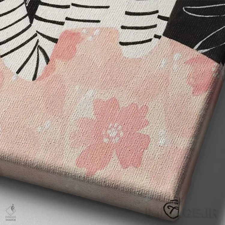 تابلو دکوراتیو دختر پشت میز اثر کریتینگ تارین - نمای نزدیک بافت بوم