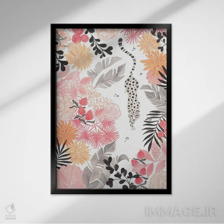 تابلو دکوراتیو کاغذ پلنگ در حال کمین با زمینه کاملا سفید اثر کریتینگ تارین - نمای قابدار مشکی