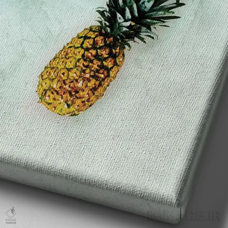 تابلو مینیمال تنها در نور اثر امانوئلا کاراتونی - نمای نزدیک بافت بوم