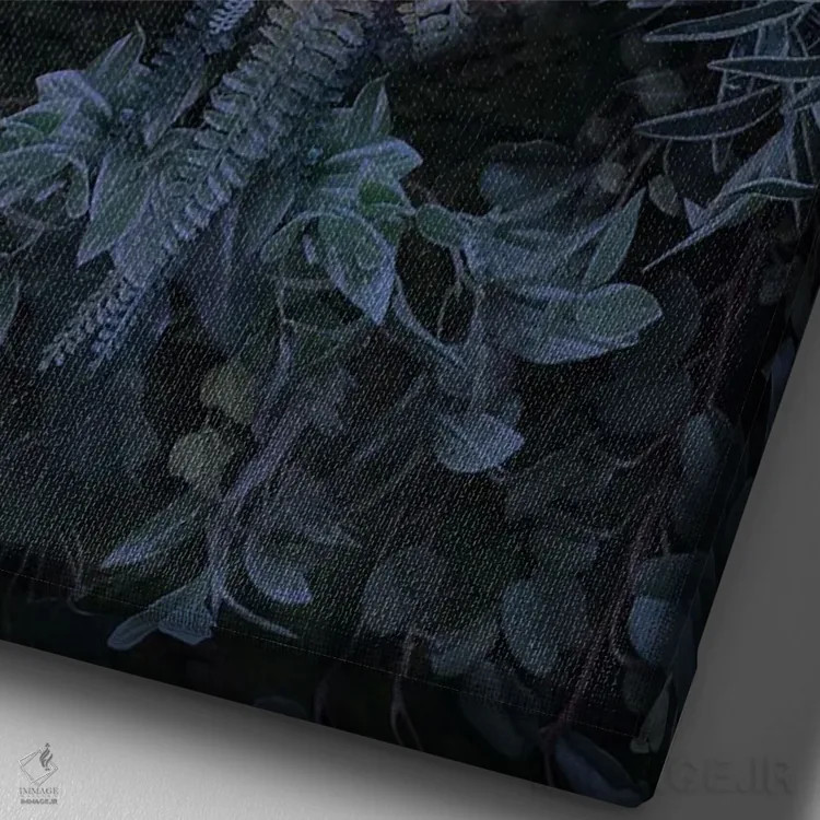 تابلو دکوراتیو قلب نئونی در جنگل اثر امانوئلا کاراتونی - نمای نزدیک بافت بوم