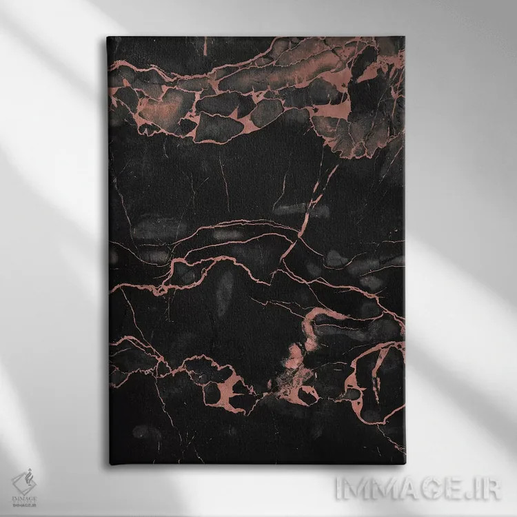 تابلو انتزاعی رزگلد روی مرمر مشکی اثر امانوئلا کاراتونی - نمای روبهرو روی دیوار