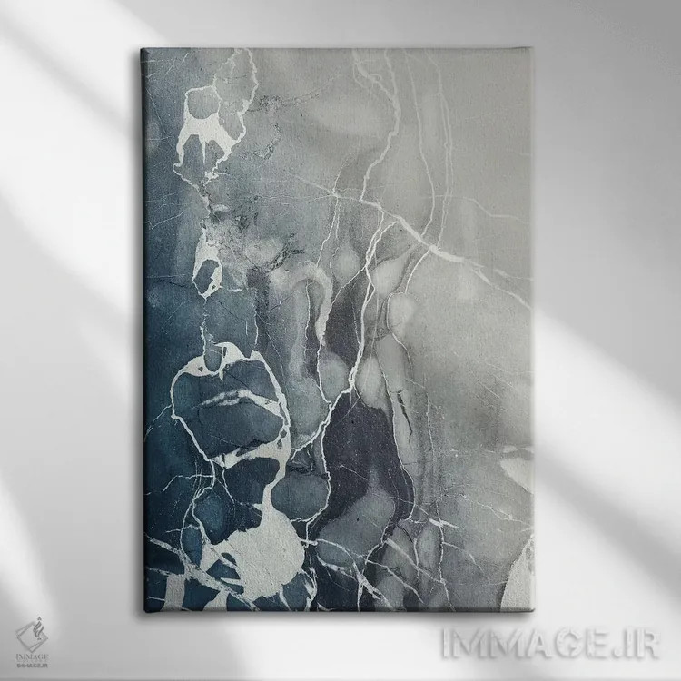 تابلو انتزاعی مرمر دریایی اثر امانوئلا کاراتونی - نمای روبهرو روی دیوار