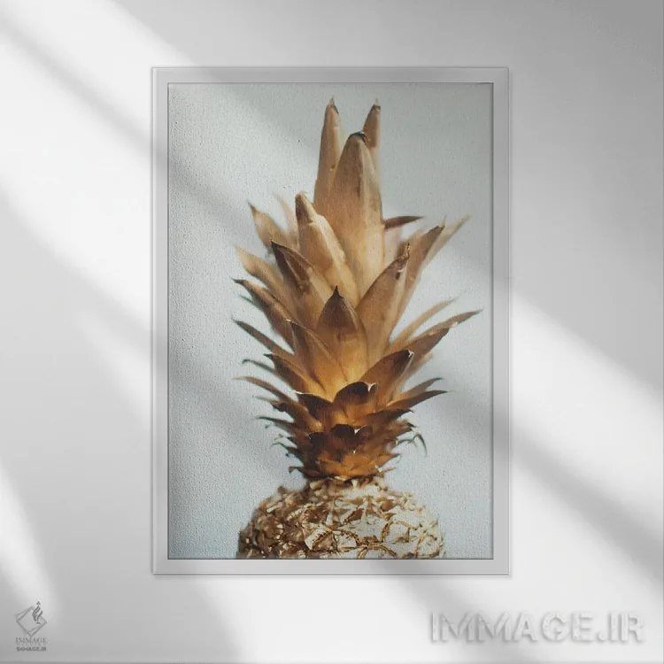 تابلو مینیمال آناناس طلایی اثر چلسیا ویکتوریا - نمای قابدار سفید