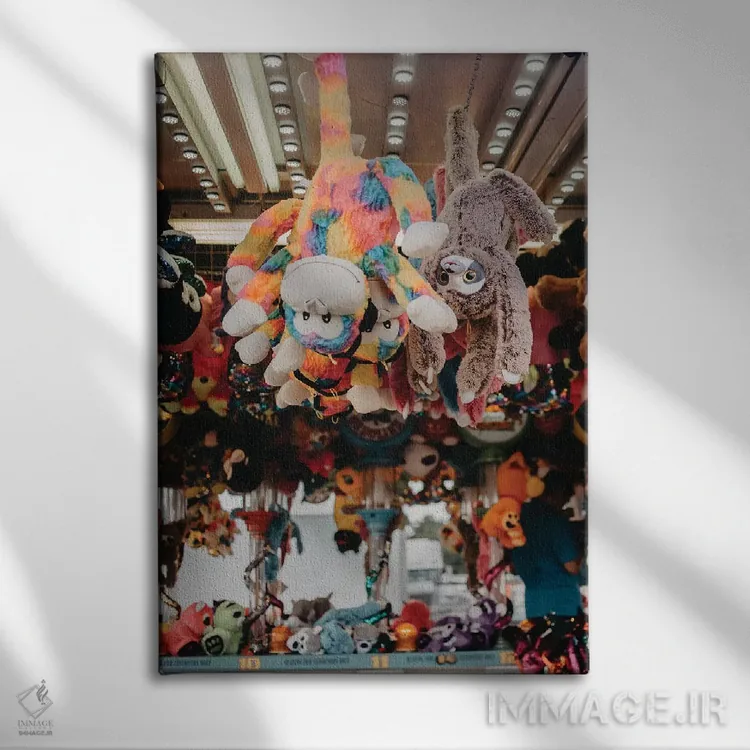 تابلو دکوراتیو جایزه اول اثر چلسیا ویکتوریا - نمای روبهرو روی دیوار