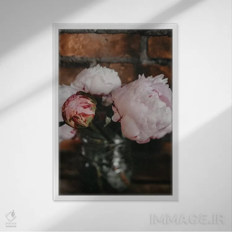 تابلو دکوراتیو دسته گل صدتومانی اثر چلسیا ویکتوریا - نمای قابدار سفید
