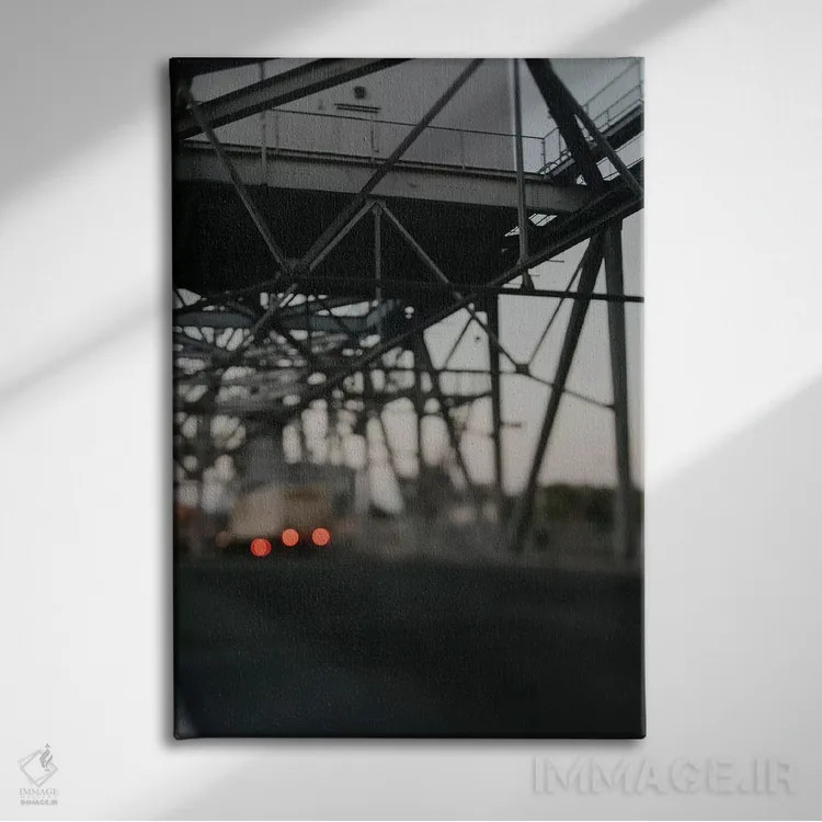 تابلو دکوراتیو ترافیک پل اثر چلسیا ویکتوریا - نمای روبهرو روی دیوار
