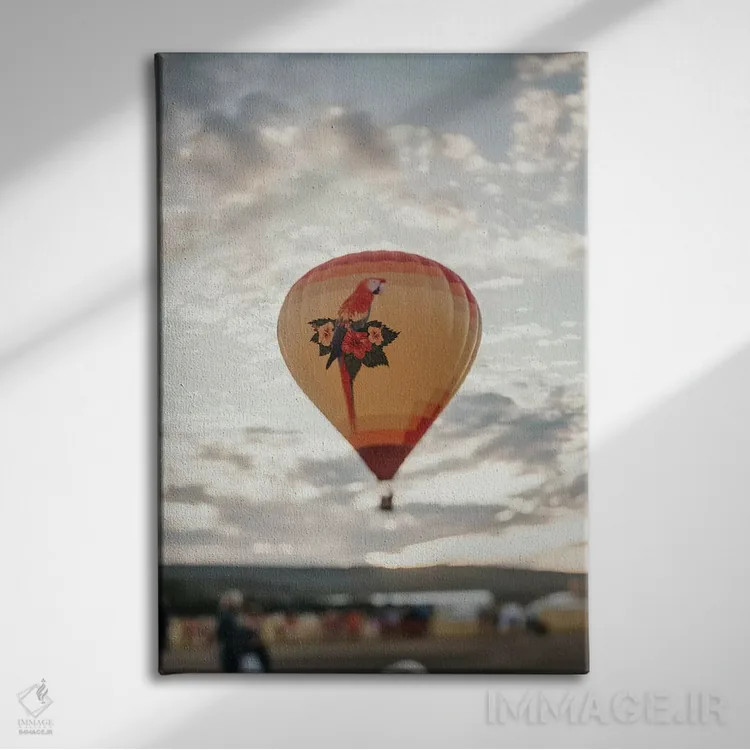 تابلو دکوراتیو بالون هوای گرم در غروب اثر چلسیا ویکتوریا - نمای روبهرو روی دیوار
