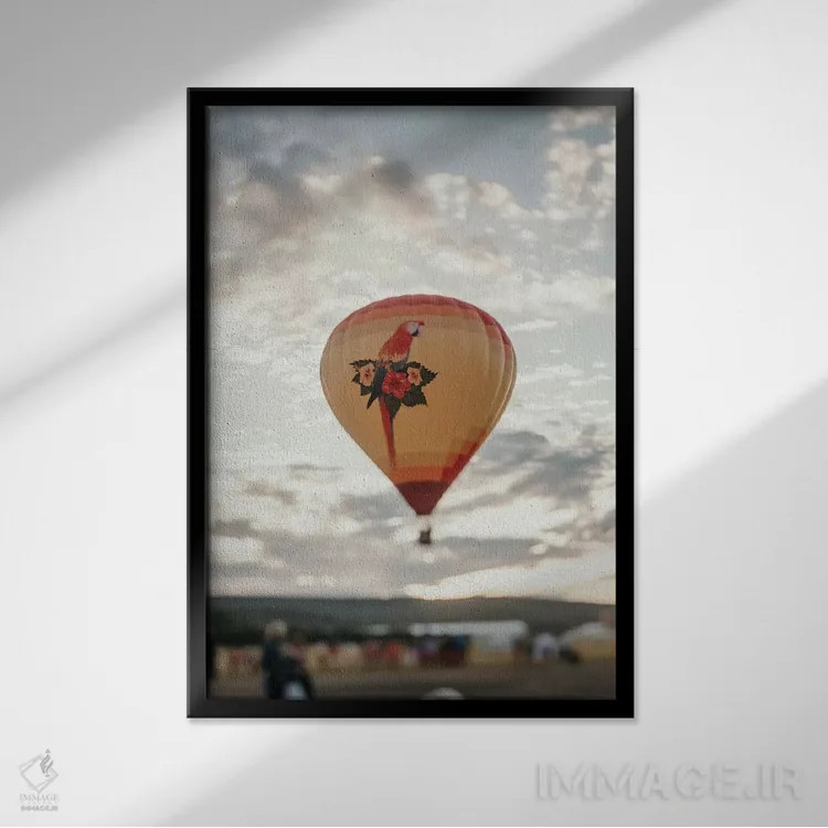 تابلو دکوراتیو بالون هوای گرم در غروب اثر چلسیا ویکتوریا - نمای قابدار مشکی