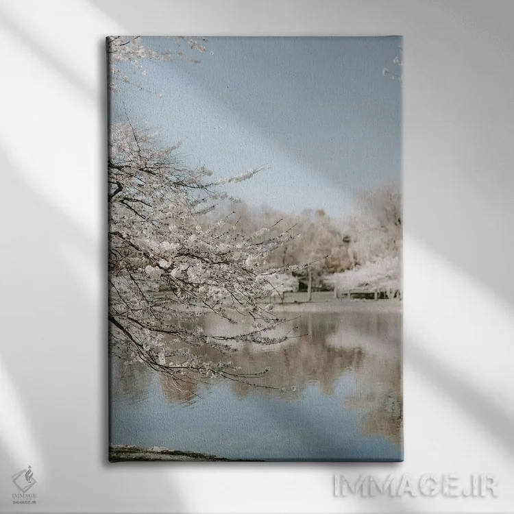 تابلو دکوراتیو شکوفه های گیلاس کنار دریاچه اثر چلسیا ویکتوریا - نمای روبهرو روی دیوار