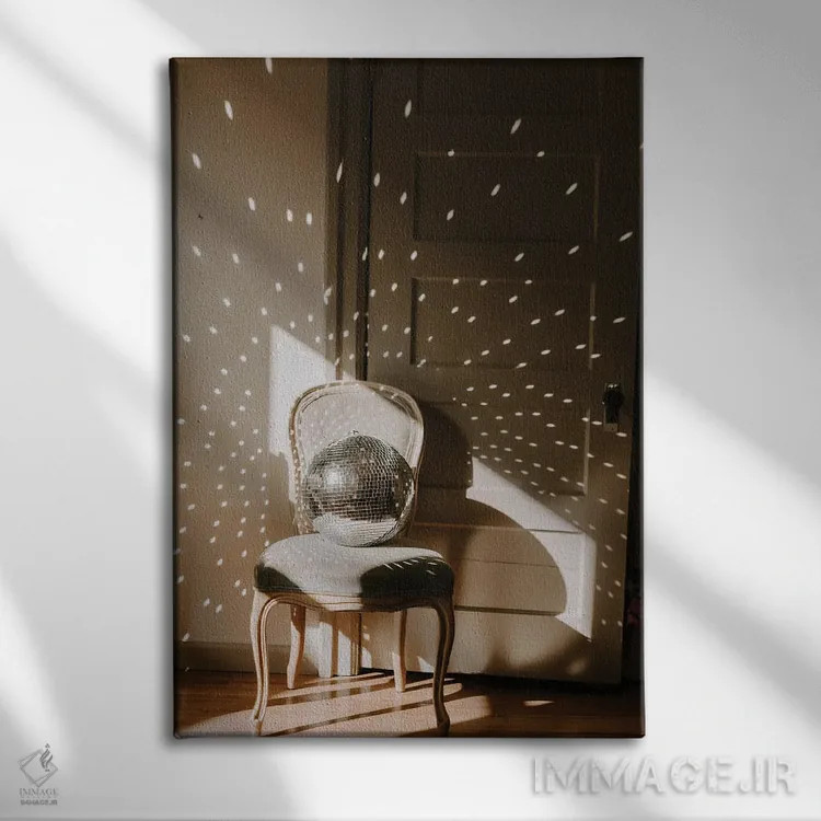 تابلو دکوراتیو چرخش دیسکو اثر چلسیا ویکتوریا - نمای روبهرو روی دیوار