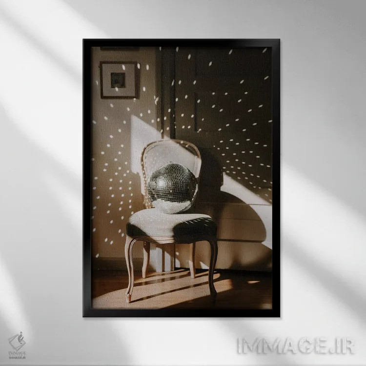 تابلو دکوراتیو گوی دیسکو اثر چلسیا ویکتوریا - نمای قابدار مشکی