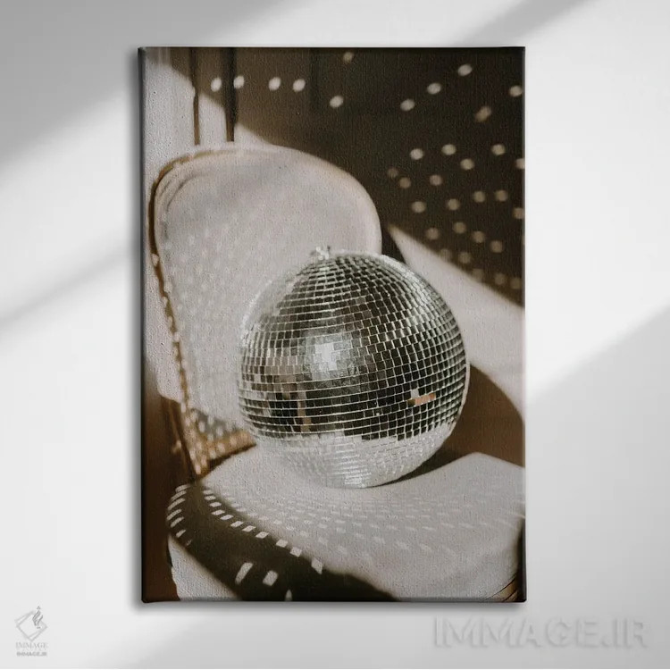 تابلو دکوراتیو نور دیسکو اثر چلسیا ویکتوریا - نمای روبهرو روی دیوار