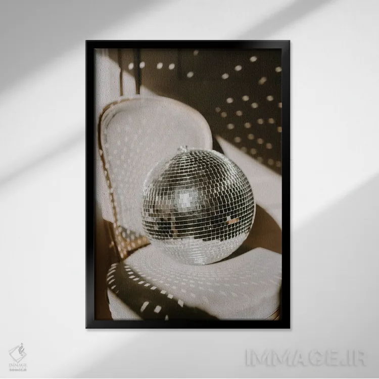 تابلو دکوراتیو نور دیسکو اثر چلسیا ویکتوریا - نمای قابدار مشکی