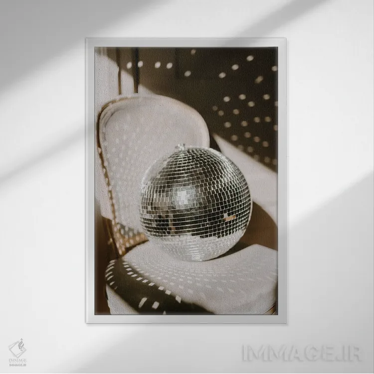 تابلو دکوراتیو نور دیسکو اثر چلسیا ویکتوریا - نمای قابدار سفید