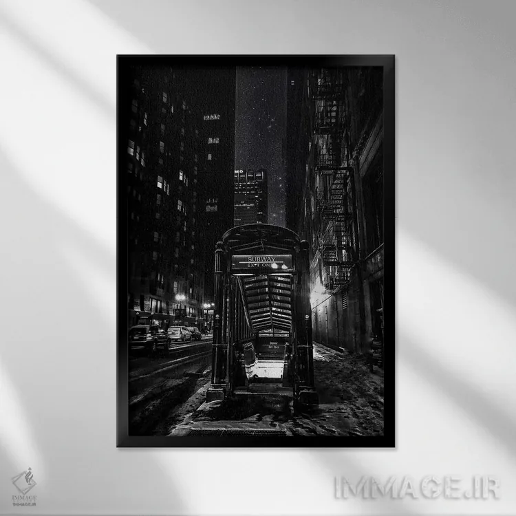 تابلو دکوراتیو مترو اثر کیتلین ورا - نمای قابدار مشکی