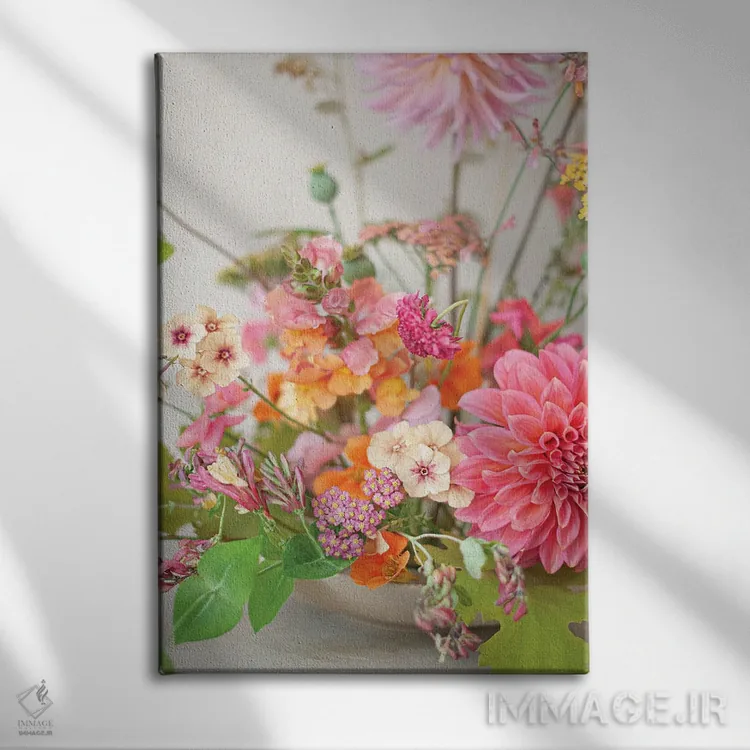 تابلو دکوراتیو شکوفه های رنگ میوه ای اثر کورنلیا وبر - نمای روبهرو روی دیوار