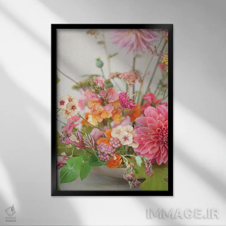 تابلو دکوراتیو شکوفه های رنگ میوه ای اثر کورنلیا وبر - نمای قابدار مشکی