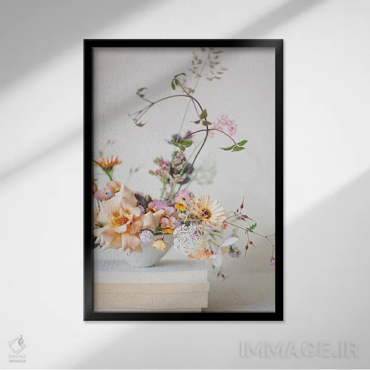تابلو دکوراتیو رز ژولیا اثر کورنلیا وبر - نمای قابدار مشکی