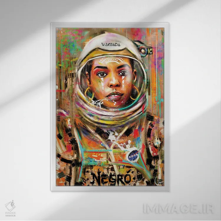 تابلو دکوراتیو سیاه پوست فضایی اثر کریکس توور ادوین - نمای قابدار سفید