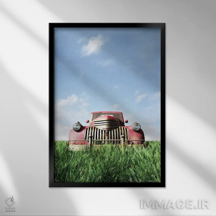 تابلو دکوراتیو کامیون قرمز اثر سینتیا دکر - نمای قابدار مشکی