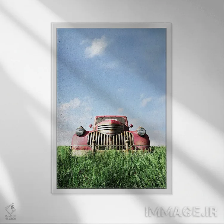 تابلو دکوراتیو کامیون قرمز اثر سینتیا دکر - نمای قابدار سفید