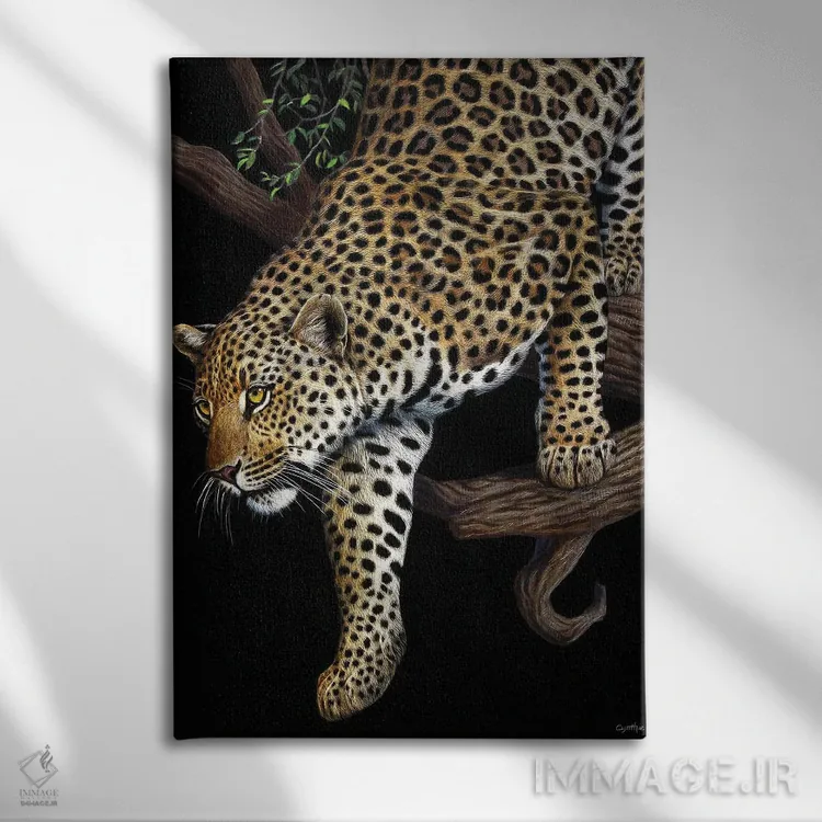 تابلو دکوراتیو پلنگ بر درخت اثر سنتی فیشر - نمای روبهرو روی دیوار