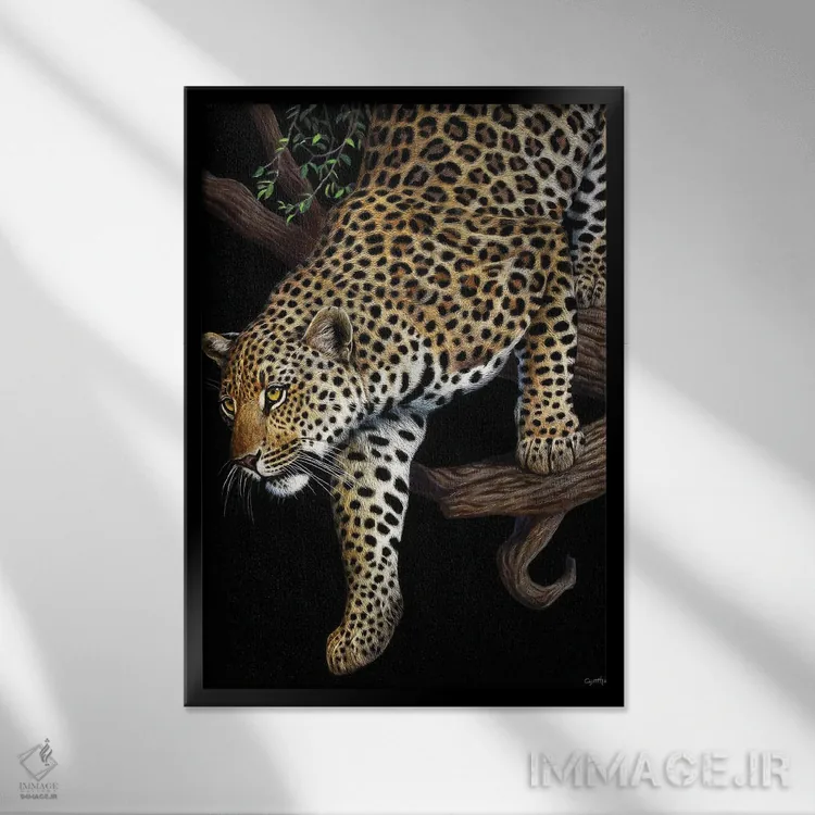 تابلو دکوراتیو پلنگ بر درخت اثر سنتی فیشر - نمای قابدار مشکی