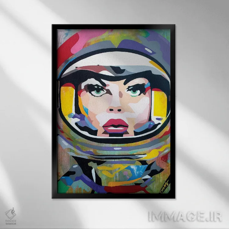 تابلو دکوراتیو دختر فضایی اثر داز - نمای قابدار مشکی