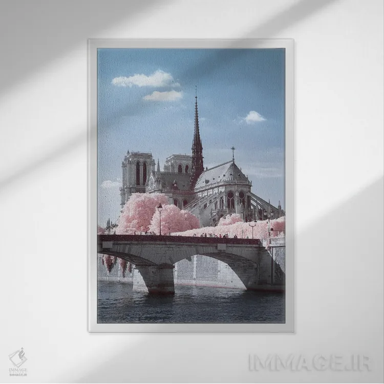 تابلو دکوراتیو نوتردام با فیلتر فروسرخ اثر دیوید کلاپ - نمای قابدار سفید