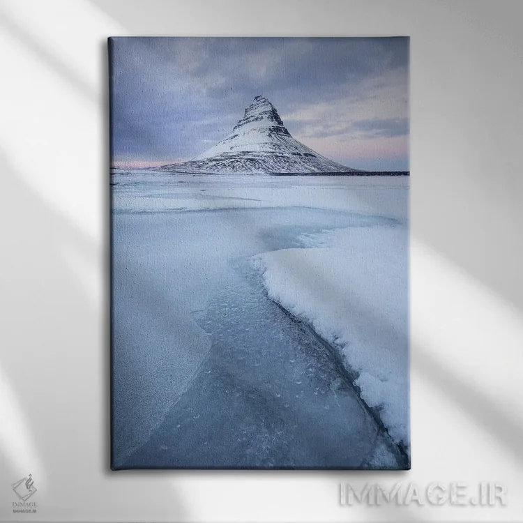 تابلو دکوراتیو کیرکجوفل سنای فلزنس ایسلند ۷ اثر دیوید کلاپ - نمای روبهرو روی دیوار