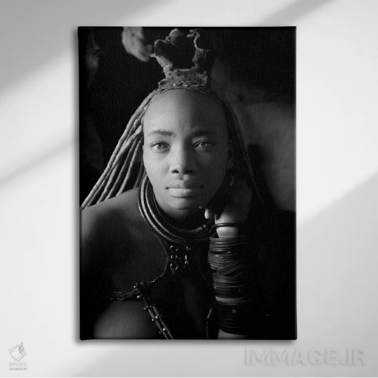 تابلو دکوراتیو برنتبرگ هیمبا نامیبیا ۲ اثر دیوید کلاپ - نمای روبهرو روی دیوار