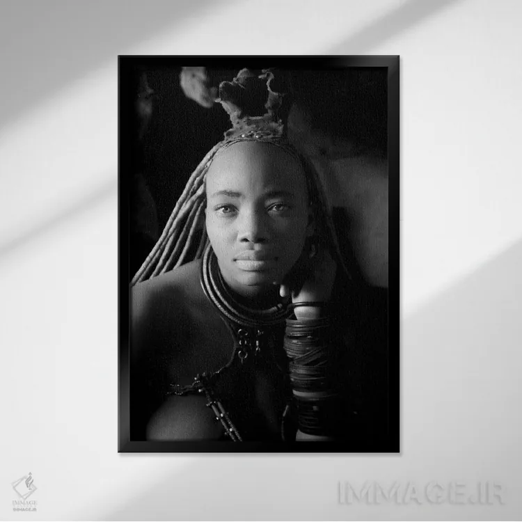 تابلو دکوراتیو برنتبرگ هیمبا نامیبیا ۲ اثر دیوید کلاپ - نمای قابدار مشکی