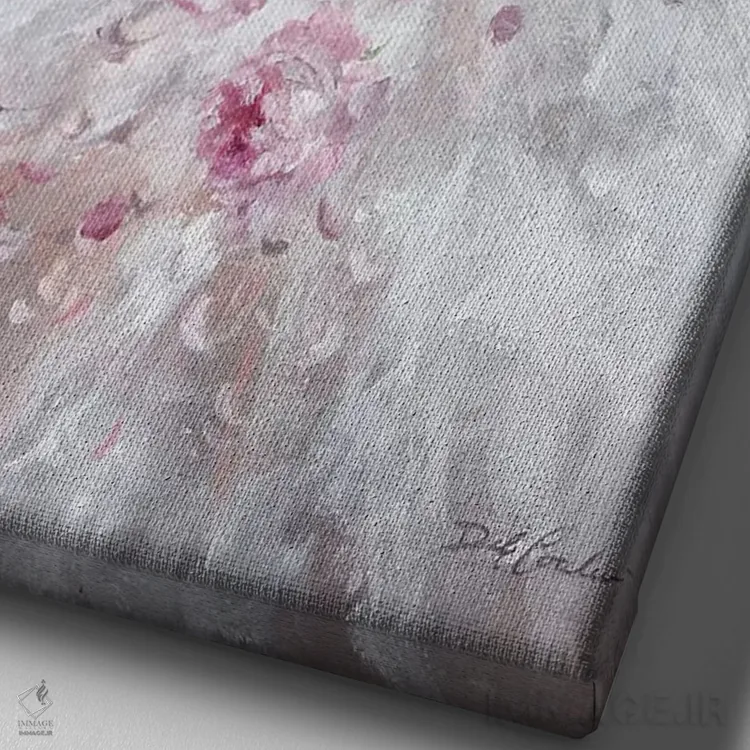 تابلو دکوراتیو دامن بالرین و تاج های رز II اثر دبی کولز - نمای نزدیک بافت بوم