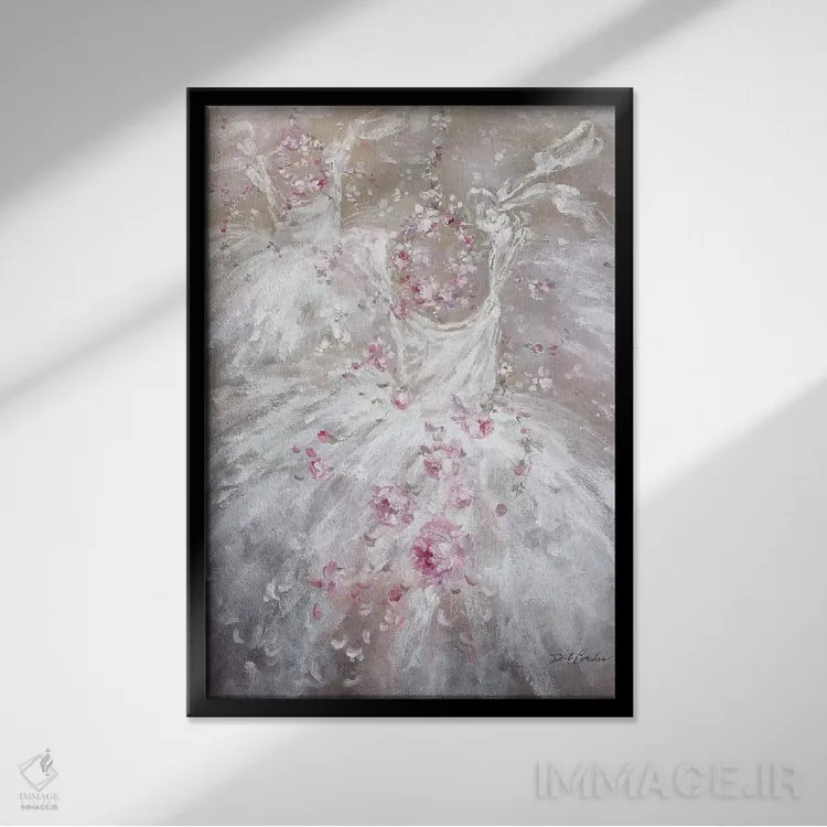 تابلو دکوراتیو دامن بالرین و تاج های رز II اثر دبی کولز - نمای قابدار مشکی