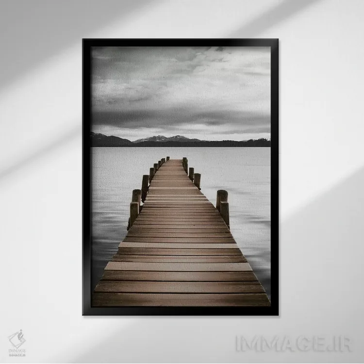 تابلو دکوراتیو اسکله کوهستانی اثر دانیتا دلیمنت - نمای قابدار مشکی