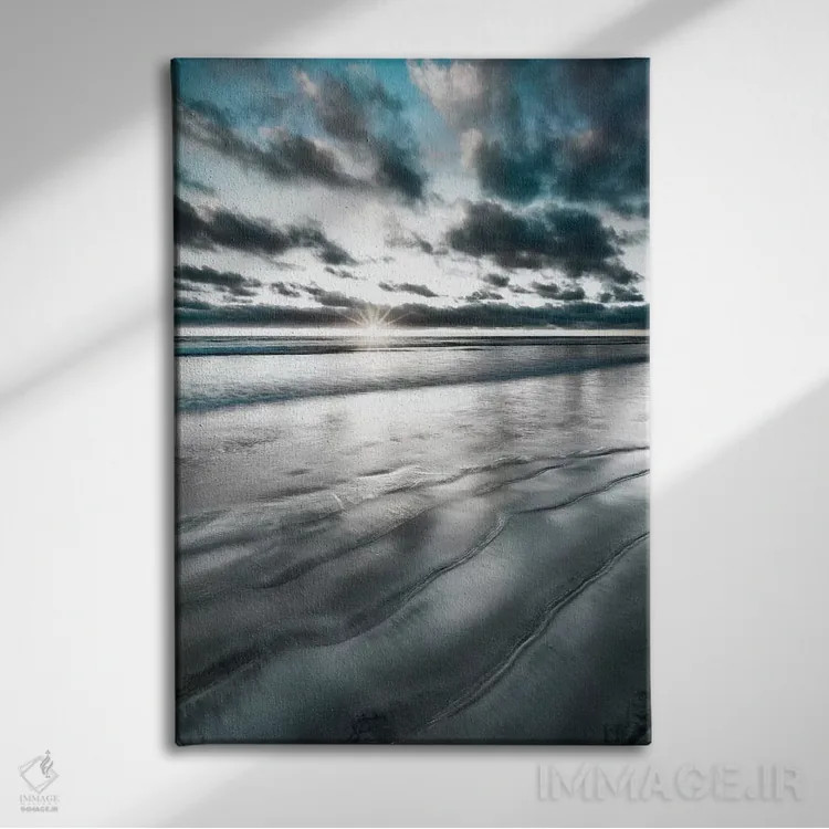 تابلو دکوراتیو خورشید نقره ای اثر دانیتا دلیمنت - نمای روبهرو روی دیوار