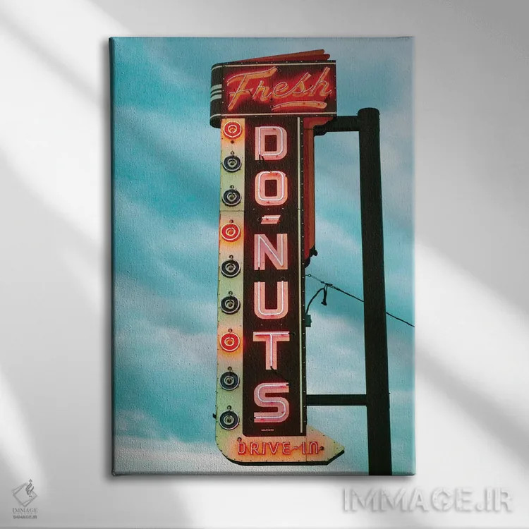 تابلو دکوراتیو دونات تازه اثر دانیتا دلیمنت - نمای روبهرو روی دیوار