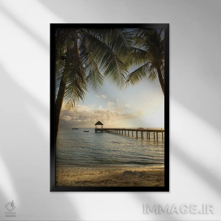 تابلو دکوراتیو اسکله و نخل اثر دانیتا دلیمنت - نمای قابدار مشکی