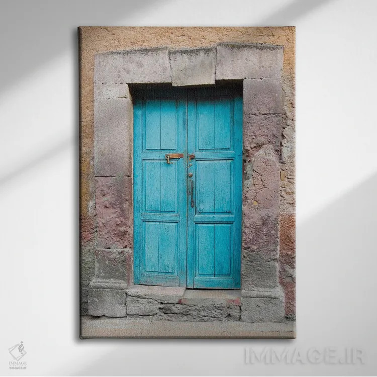 تابلو دکوراتیو درب یاقوت کبود اثر دانیتا دلیمنت - نمای روبهرو روی دیوار