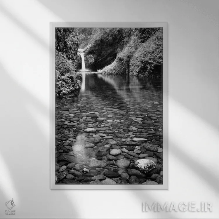 تابلو دکوراتیو آبشار سنگی اثر دنیس فراتس - نمای قابدار سفید