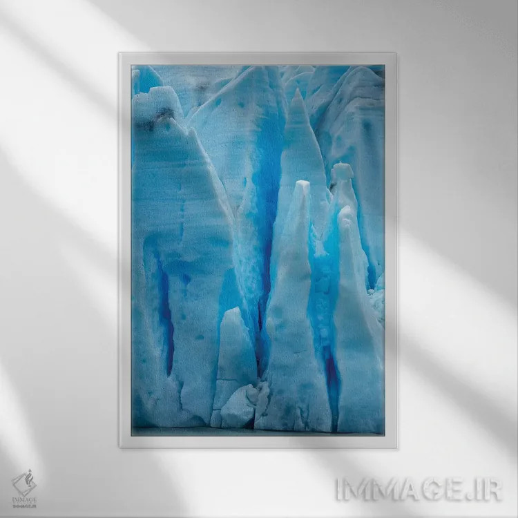 تابلو دکوراتیو کوه یخ نیایش اثر دنیس فراتس - نمای قابدار سفید